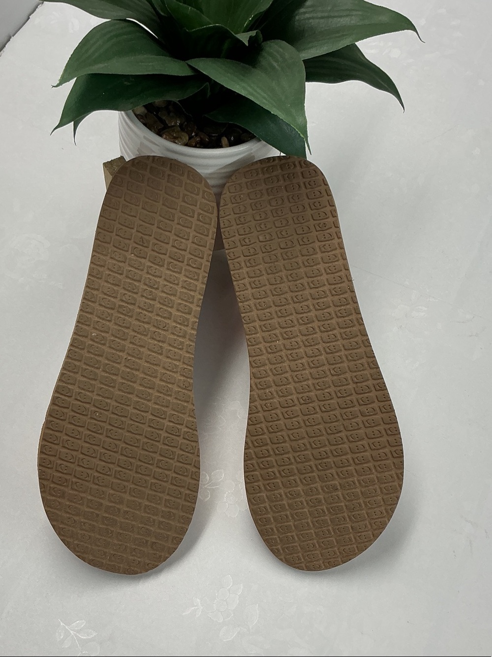 Women's Green Wrap Toe-Post Sandals - Picture 3 of 4
